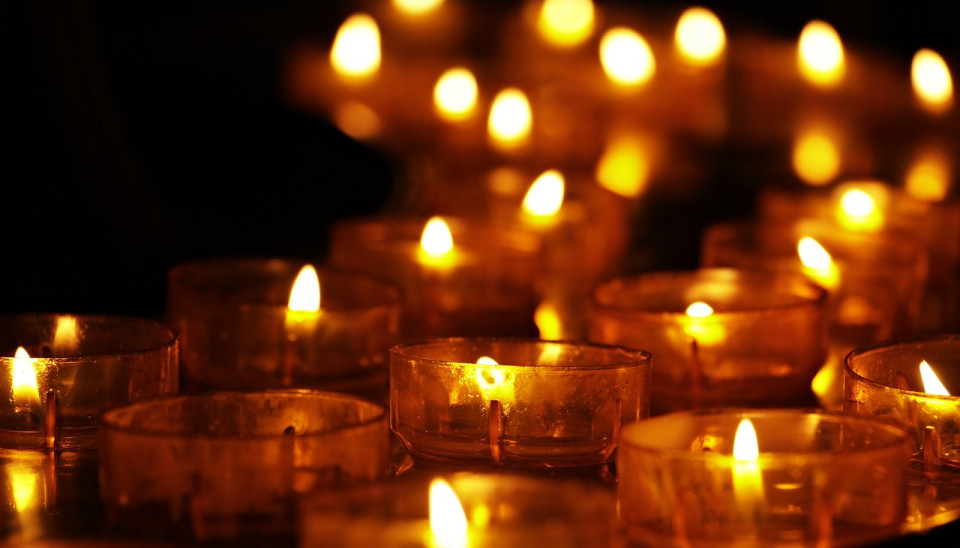 A number of tealight candles